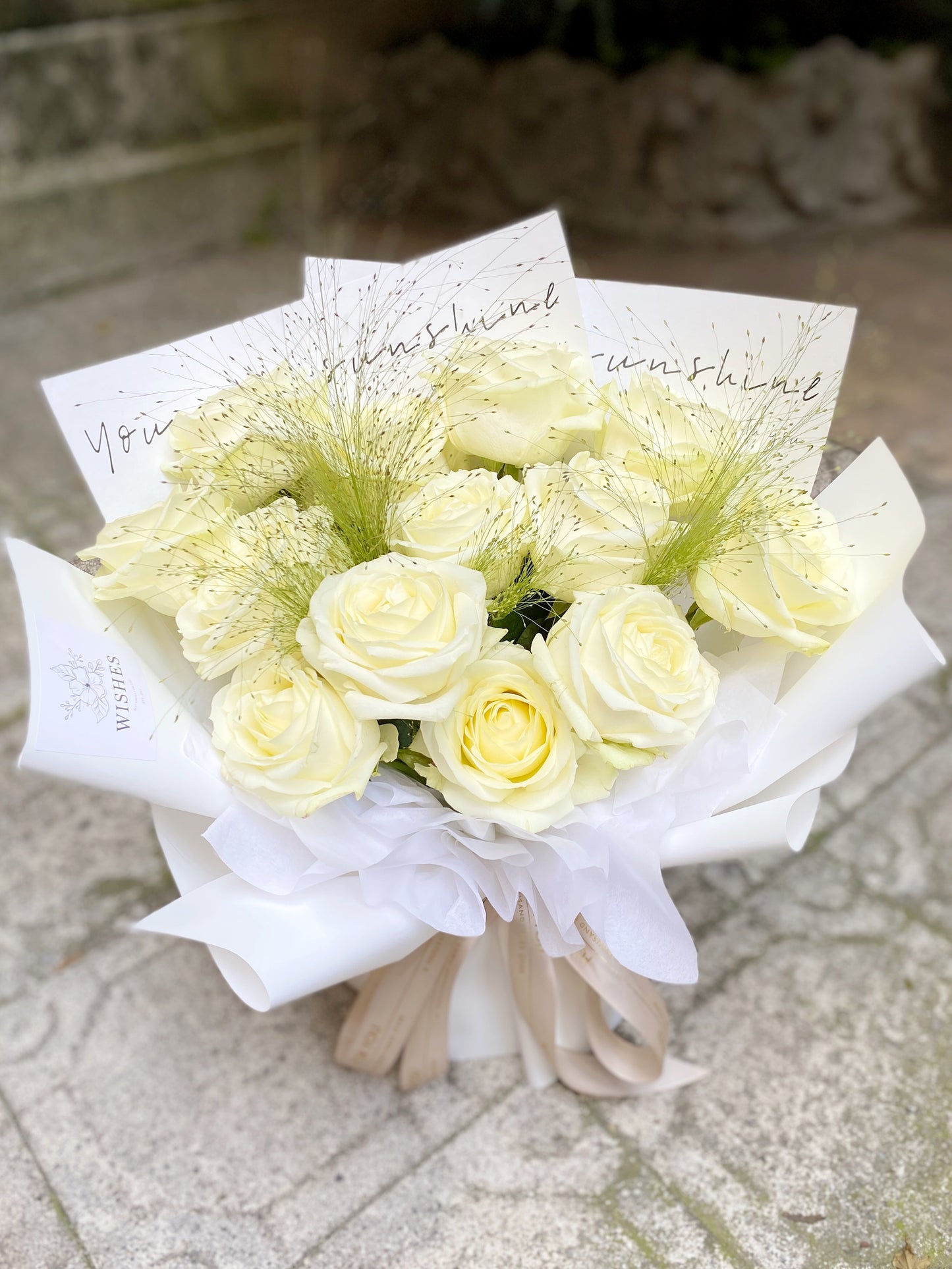 Medium Fresh White Roses with Little Leaf